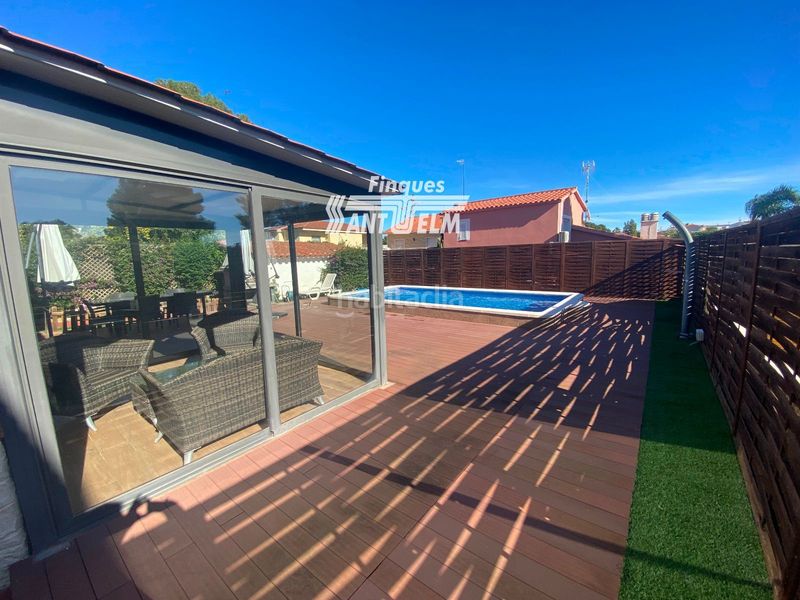 Foto aaca8449-9633-4423-bdad-fb9338be5174. Xalet amb aparcament piscina a Cunit residencial Cunit