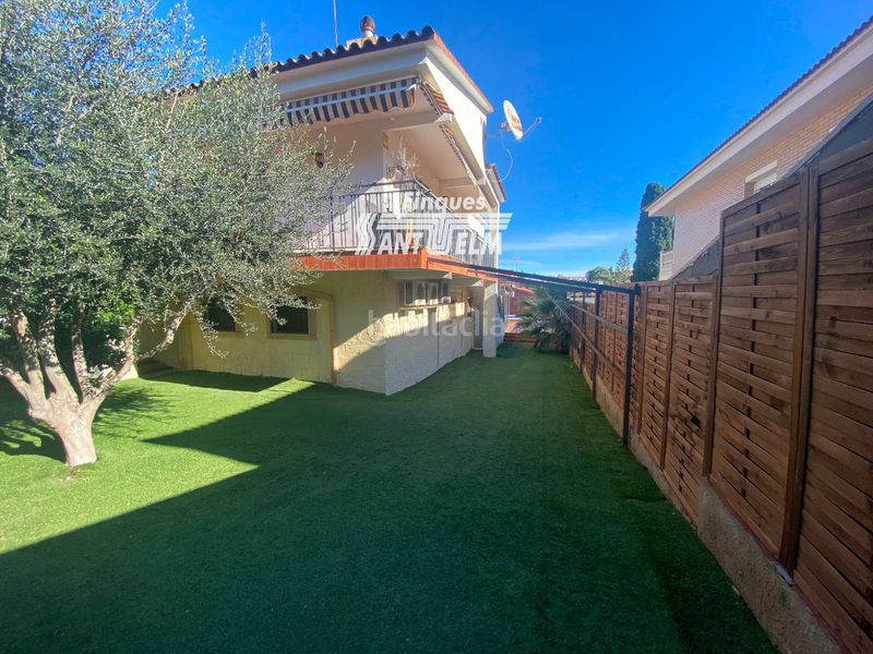 Foto b9596b01-dca1-4437-9380-2e119c6a3c70. Xalet amb aparcament piscina a Cunit residencial Cunit