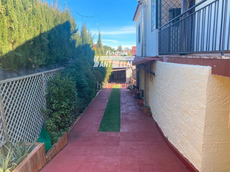 Foto de18d42b-86e1-4b84-bd0d-b71155660677. Xalet amb aparcament piscina a Cunit residencial Cunit