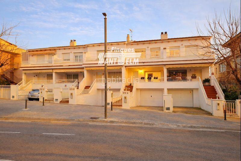 Foto f86bef88-d4b2-4254-a869-910656196983. Casa adossada amb calefacció aparcament piscina a Segur de Calafell