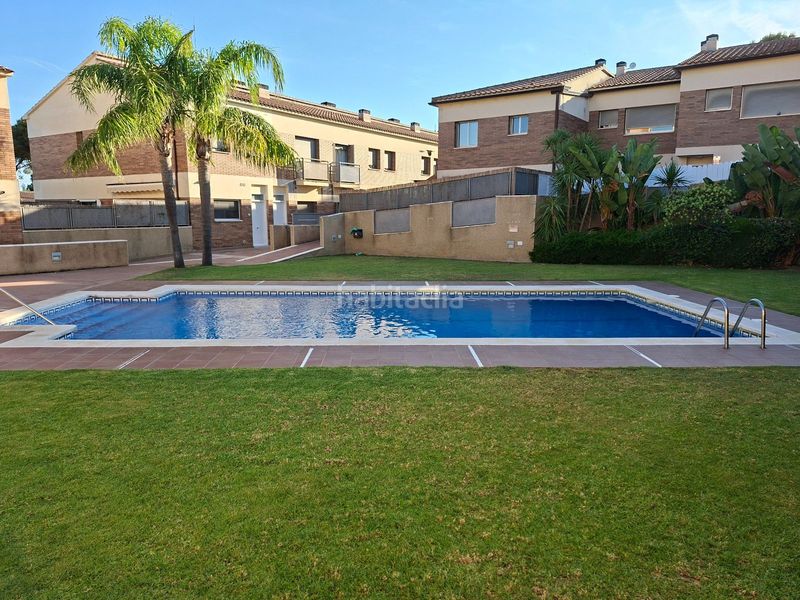 Foto 328024cc-ef92-455a-8603-0af46cbf714d. Casa adossada amb aparcament piscina a Bonavista Vendrell (El)