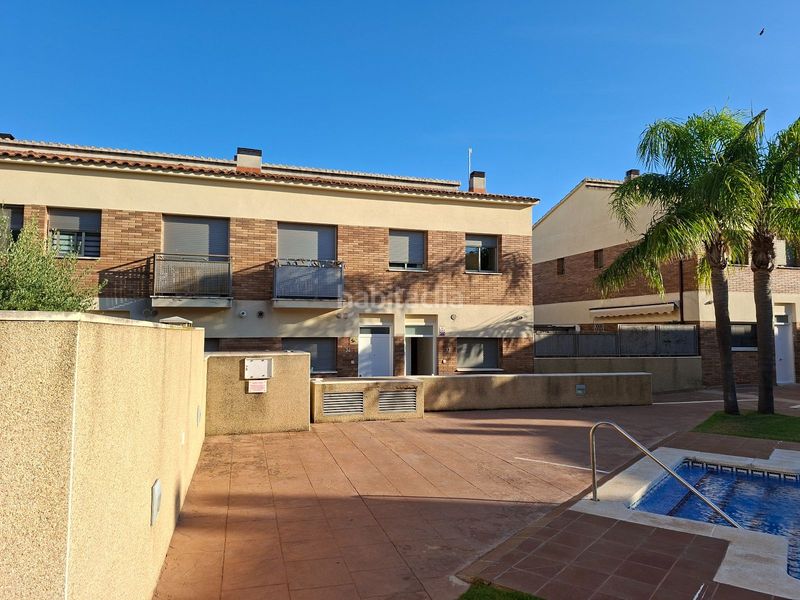 Foto c2173f61-5614-4ad7-aac2-dcd1ef226819. Casa adossada amb aparcament piscina a Bonavista Vendrell (El)