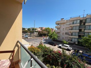 Piso  Rin. Bonito piso con piscina comunitaria