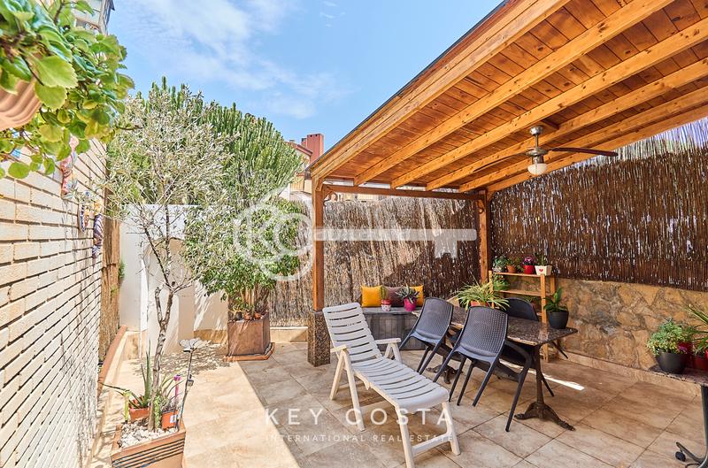 Foto dbe290c0-88b7-4e7e-b336-e8eebbe81bb8. Casa adossada amb xemeneia aparcament piscina a Cabo de las Huertas Alicante