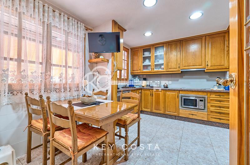 Foto e1f9a76c-8959-49e2-9b3c-b035c324e06c. Casa adossada amb xemeneia aparcament piscina a Cabo de las Huertas Alicante