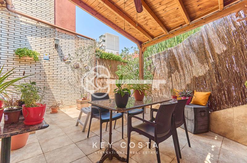 Foto 69e15bdf-c888-4d6e-88be-5d2b9c1e8819. Semi detached house with fireplace parking pool in Alicante