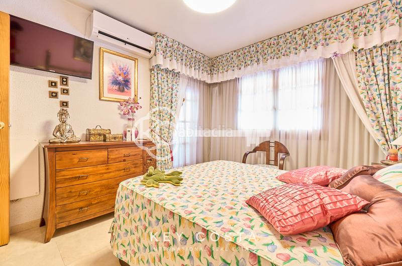 Foto c4c03238-6c42-4476-b0a6-d741d697840e. Semi detached house with fireplace parking pool in Alicante