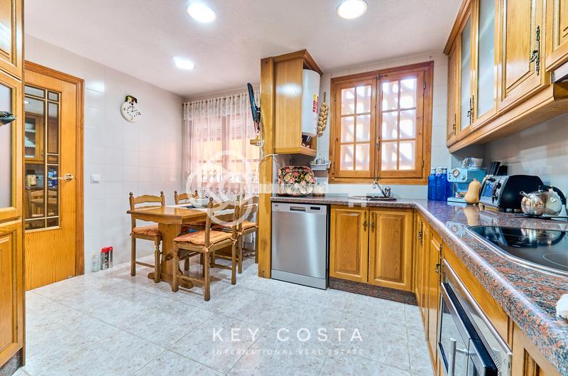 Foto f992d81b-8fdc-4cd0-9d67-955937bbc005. Semi detached house with fireplace parking pool in Alicante