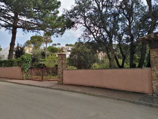 Terrain résidentiel  Barcelonés. Parcela en venta en tamariu, con 877 m2 urbanizado, asfaltado, v