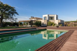 Chalet  Felip l'ardit. Chalet independiente en venta en peralada, con 1.672 m2, 5 habit