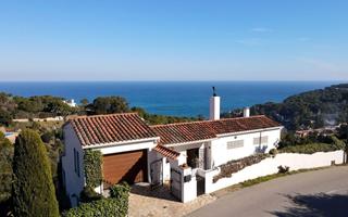 Casa  Joaquim espalter. Valls  casa de estilo mediterráneo con muy buenas vistas al mar
