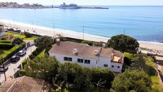 Xalet  Voramar. Chalet exclusivo en primera línea de mar con espectaculares vist
