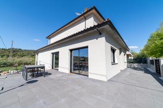 Xalet  Salvador espriu. Chalet independiente de diseño en sentmenat