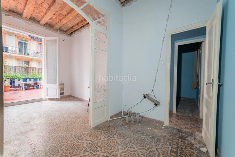 Foto 5c5df419-2971-4205-bf58-7533c4ef5bc7. Pis a Raval Barcelona