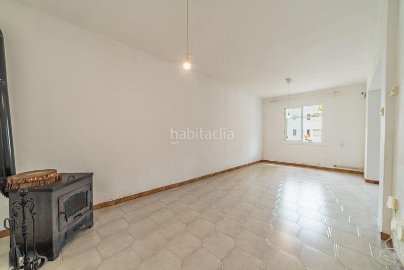 Foto 3cea0e59-f9b6-43c8-a6c9-1cee9d7142b1. Casa adossada amb calefacció a La Llàntia Mataró