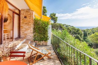 Apartment  Sa tuna. Encantador dúplex con vistas al mar a solo 450 metros de la cala