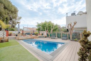 Reihenhaus  Carrer solsonès. Casa adosada de 5 habitaciones en venta en la móra