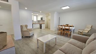 Location Appartement  Via augusta. Piso de temporada reformado con 2 habitaciones