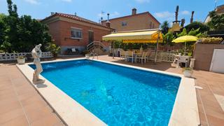 Xalet a Catllar (El). Chalet individual con piscina en venta en urb. pins manous