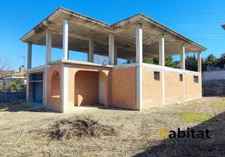 Casa  Carrer francolí. Chalet con estructura finalizada en la secuita