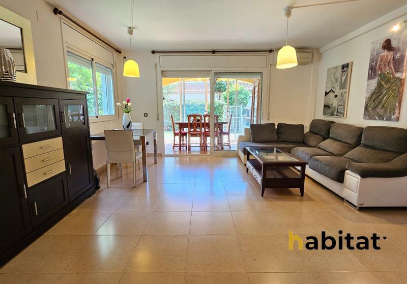 Foto 06f7106a-d707-4975-bf77-2429ed926e4d. Casa en carrer moscú 59 chalet pareado en vilafortuny en Cambrils