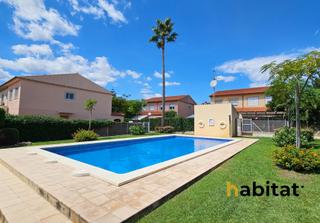 Casa  Carrer moscú. Chalet pareado en vilafortuny
