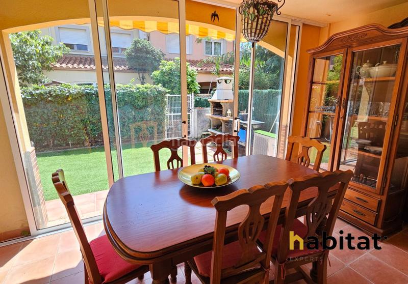 Foto e16d93e2-fcc5-41a5-8b08-f95242ff0e09. Casa en carrer moscú 59 chalet pareado en vilafortuny en Cambrils