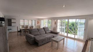 Lloguer Pis  Carrer marinada. Piso en alquiler de temporada de 4 habitaciones y parking privad