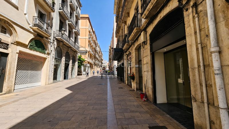 Foto fe60bc76-9944-4cf4-a400-0aee01c2c9b7. Lloguer local comercial a carrer del comte de rius 22 a Tarragona