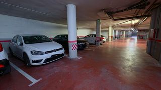 Parking voiture  Bloc florida 7. Plaza de aparcamiento en edifici florida