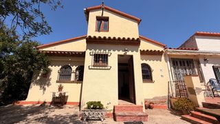 Casa a Camí de terres cavades 8. Encantadora casa con terreno de 1.000 m² en camí de terres cavad