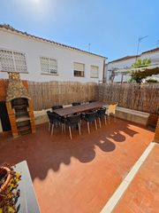 Semi detached house  Carrer centcelles. Chalet adosado en sant salvador