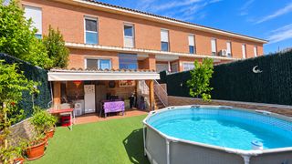 Reihenhaus  Carrer del mas d'en garrot. Chalet adosado con jardín y dos plazas de aparcamiento en urb. s