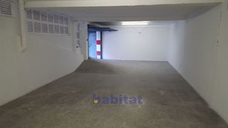 Posto auto  Carrer de santa joaquima de vedruna. Parking tipo cochera capacidad de 2 coches, motos y trastero