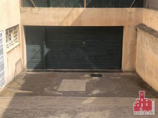 Autoparkplatz in Centre. Garaje en venta,  en frente de la estación.