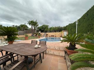 Chalet in Avinguda mas sole 12. Chalet en 1 planta, con 3 habitaciones. muy soleado magnifica pi
