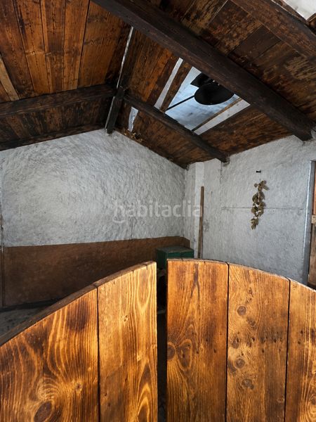 Foto 5d05c0a4-35c4-457e-a48a-f2f70f674587. Casa adossada amb xemeneia aparcament a Botarell