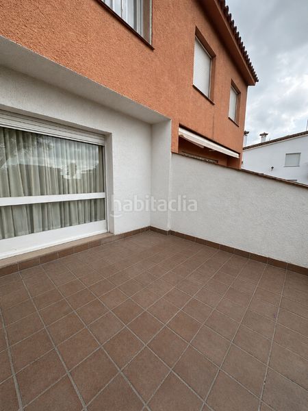 Foto a0e40ebf-36d7-4c8c-abc7-ca1d9ab677a5. Casa adossada amb xemeneia aparcament a Botarell