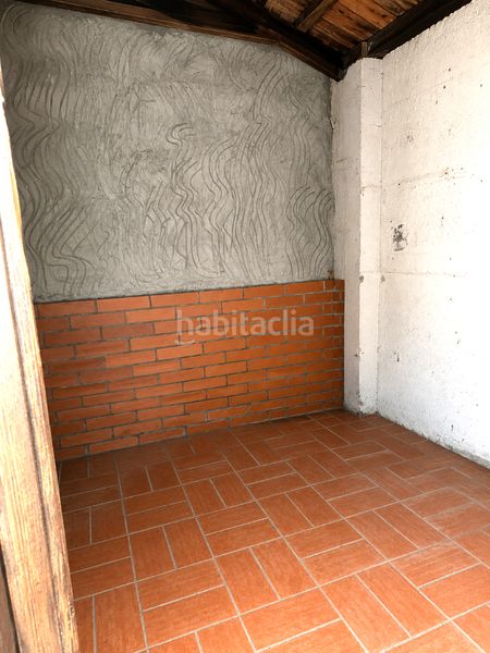 Foto a38e820d-5571-490a-bc4a-f117009de945. Casa adossada amb xemeneia aparcament a Botarell