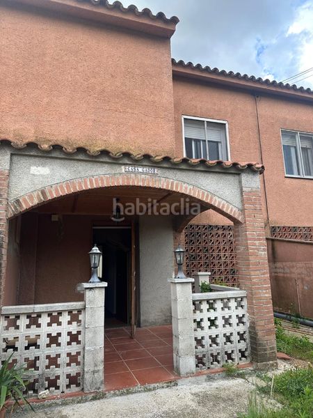 Foto aa0667d9-de1b-44b5-8319-5833bb295b95. Casa adossada amb xemeneia aparcament a Botarell