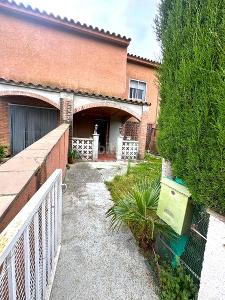 Foto e9290cad-bcfe-43f0-90ca-d012b11a57d8. Casa adossada amb xemeneia aparcament a Botarell