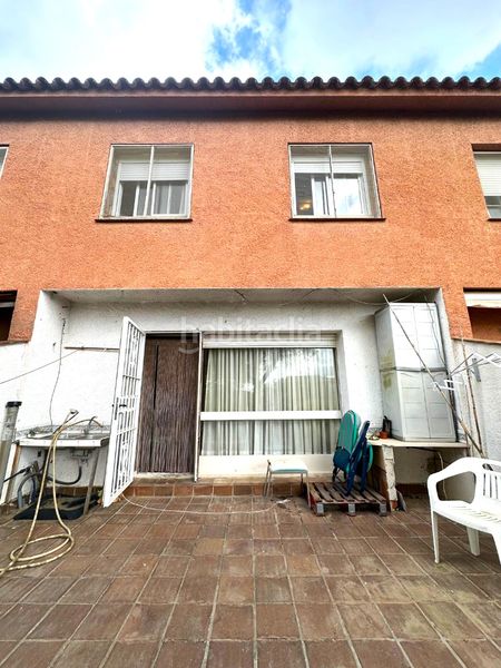 Foto f80dd87e-85e5-49d4-b414-78c59fb0426c. Casa adossada amb xemeneia aparcament a Botarell