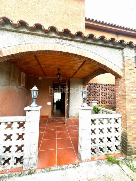 Foto fb957c14-7cbd-4dae-8b3c-37a85743e96f. Casa adossada amb xemeneia aparcament a Botarell
