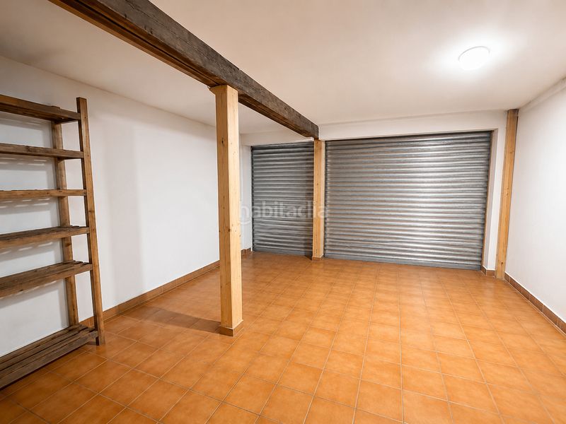 Foto ff191462-40ff-4886-86be-35a53f8a0801. Casa adossada amb xemeneia aparcament a Botarell