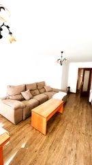 Appartement à Carrer pere iii 7. Piso luminoso en zona bien comunicada