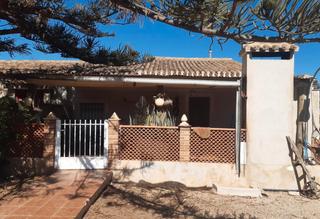 Finca rústica a Los Nietos. Casa de campo con terreno en los belones