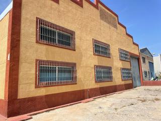 Rent Industrial building in Torreciega
