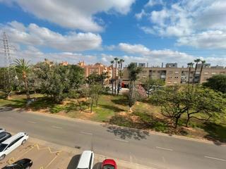 Appartement à Avenida de venecia 15. Piso en venta en poligono santa ana