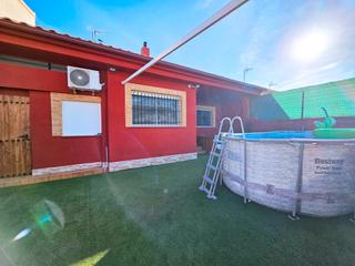 Maison jumelée à Calle ombú 16. Planta baja en venta en la palma