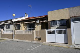 Casa adossada a Calle Pico Veleta 16